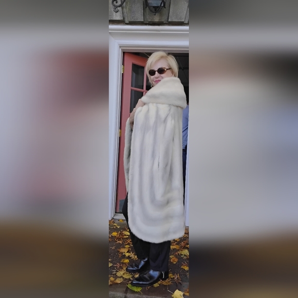 Silver Sable Mink Fur Cape Coat - Picture 2 of 11